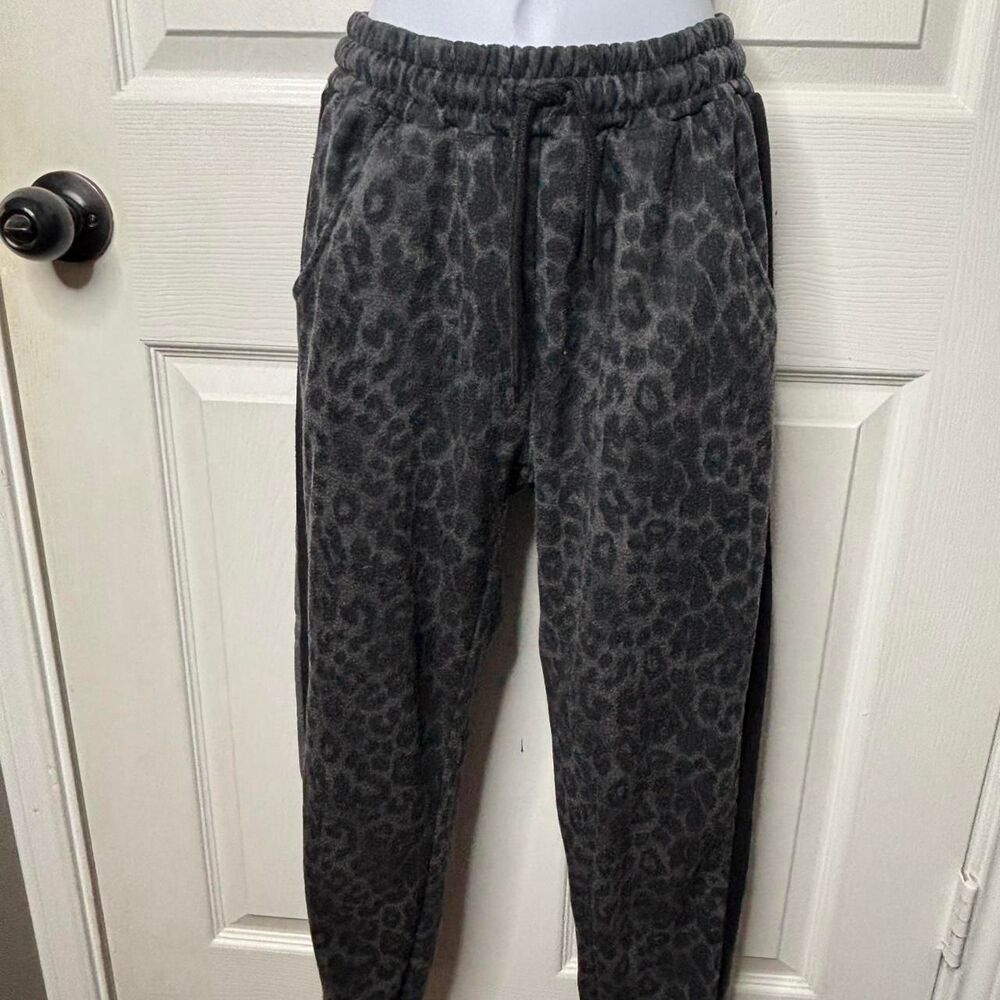 Kimberly C Medium Leopard Print Velour Jogger Sweatpants Gray Y2K